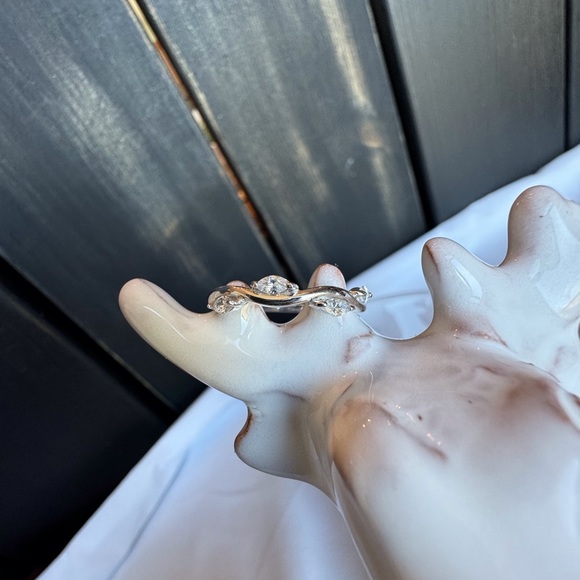 Leaf CZ Band Ring 925SS-NWOT - Picture 5 of 8